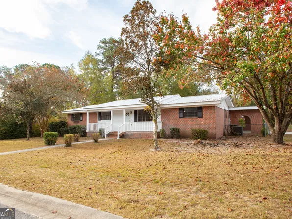 407 Pineview Dr, Waycross, GA 31501