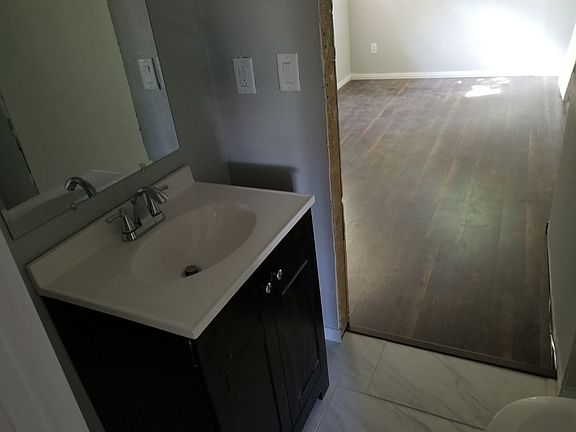 4th image of 613 E McDonald Ave