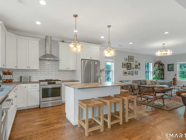 210 High Ridge Ave — Photo 6