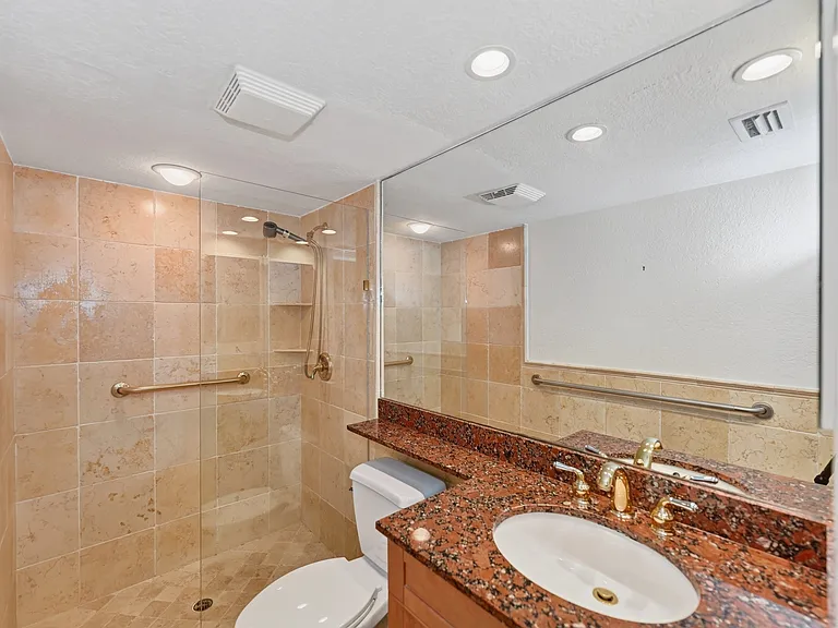 2220 Bahia Vista St #G4 — Photo 16