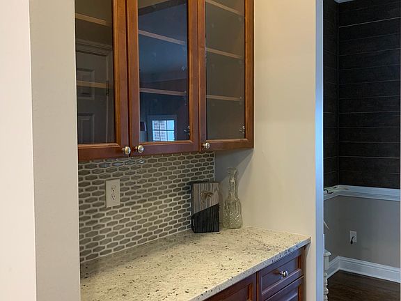 4th image of 406 Creekview Trl SE