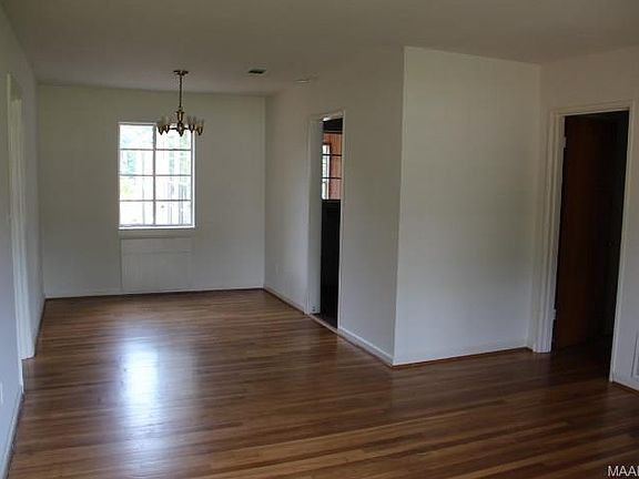 2nd image of 984 Parkwood Dr