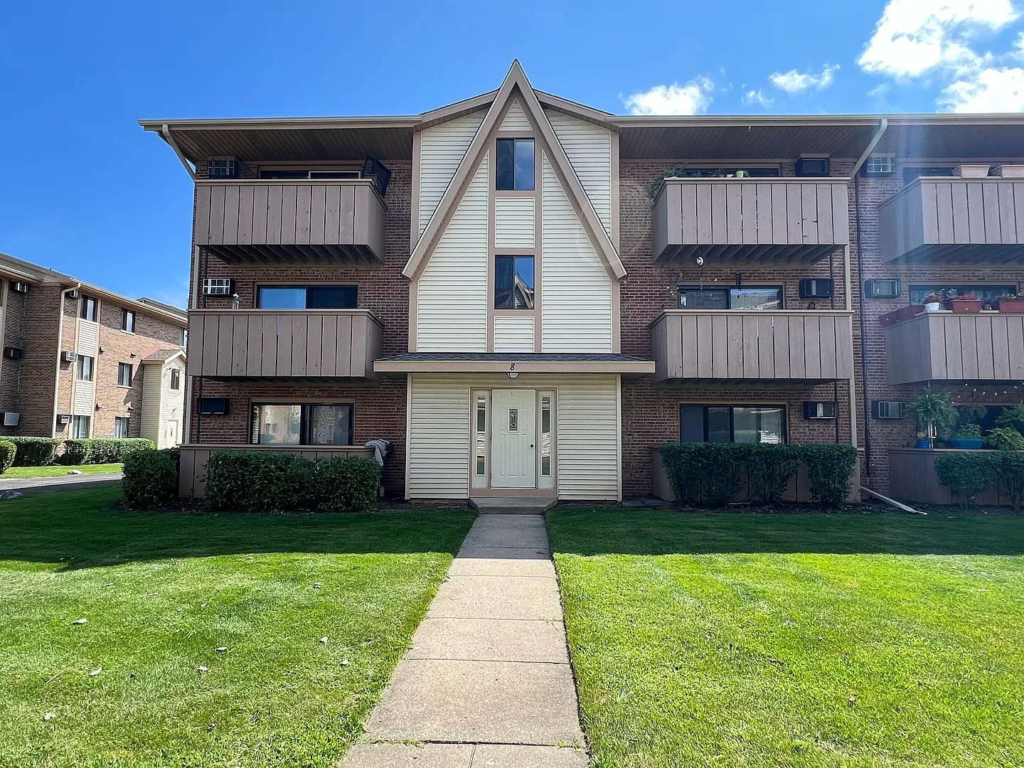 2 bed, 1.5 bath, 948 sqft, $2,000 — Photo 1