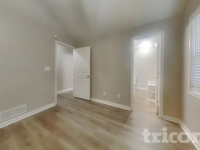 2407 Windridge Dr NE — Photo 8