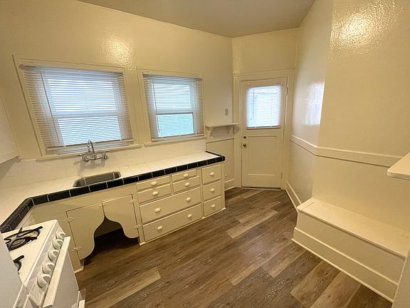 3rd image of 00-2106 E Bermuda St #202