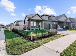 10 Hawthorn Ave, Thorold, ON L2V0J1