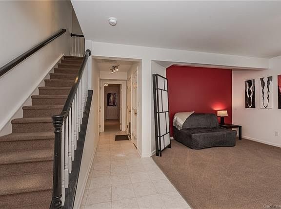 4th image of 9737 Blossom Hill Dr