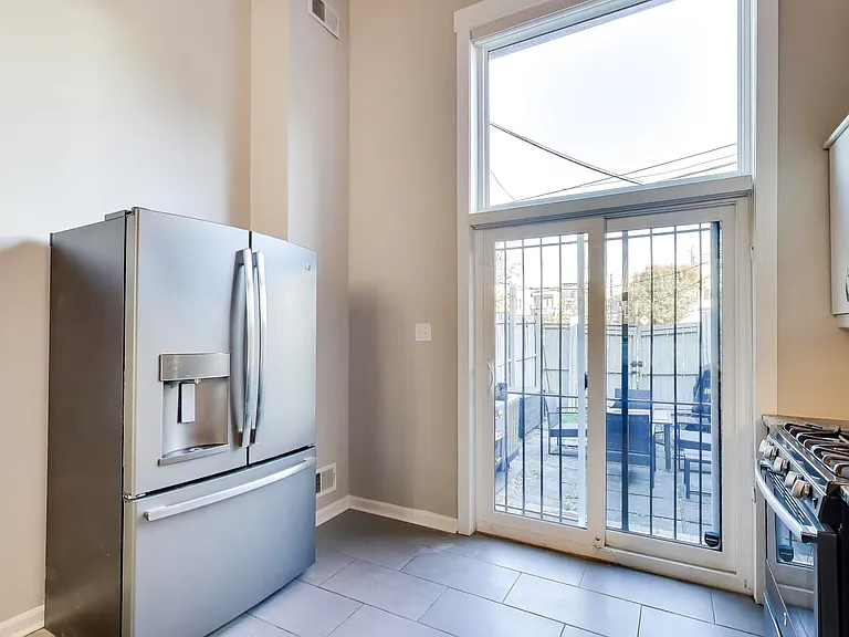 1238 Linden Pl NE — Photo 8