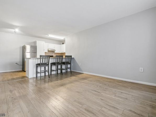 465 Valley St #3G