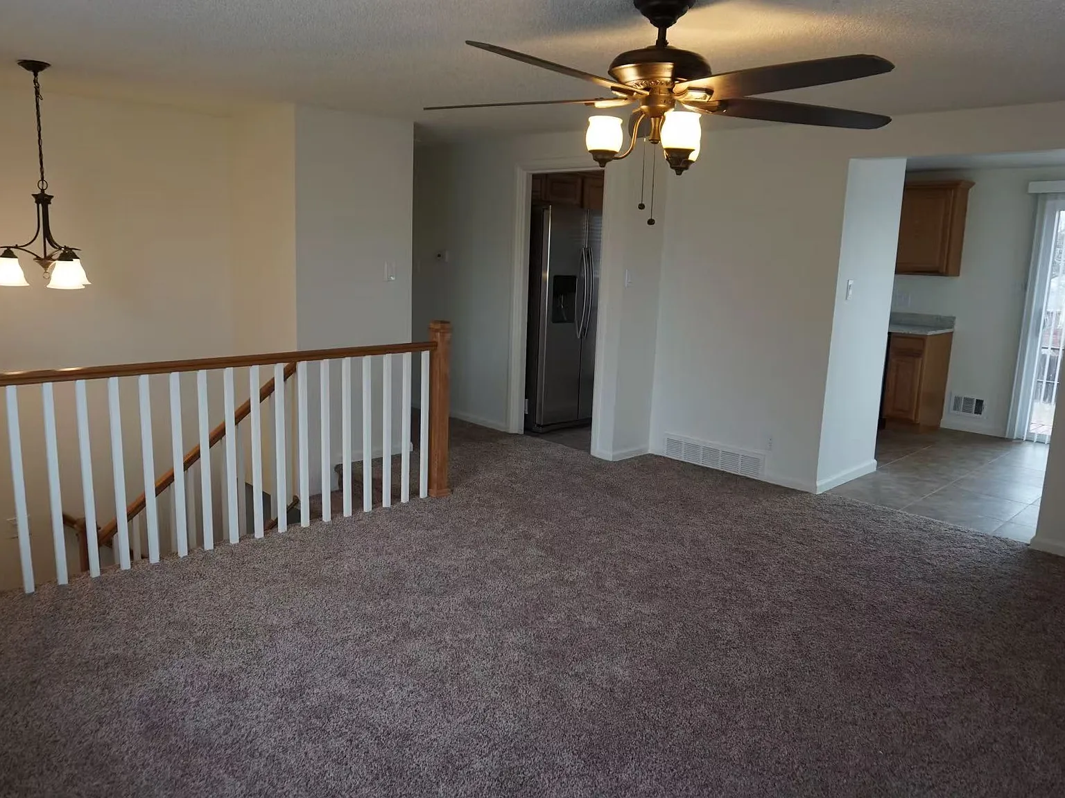 5 bed, 1834 sqft, $2,650 — Photo 2