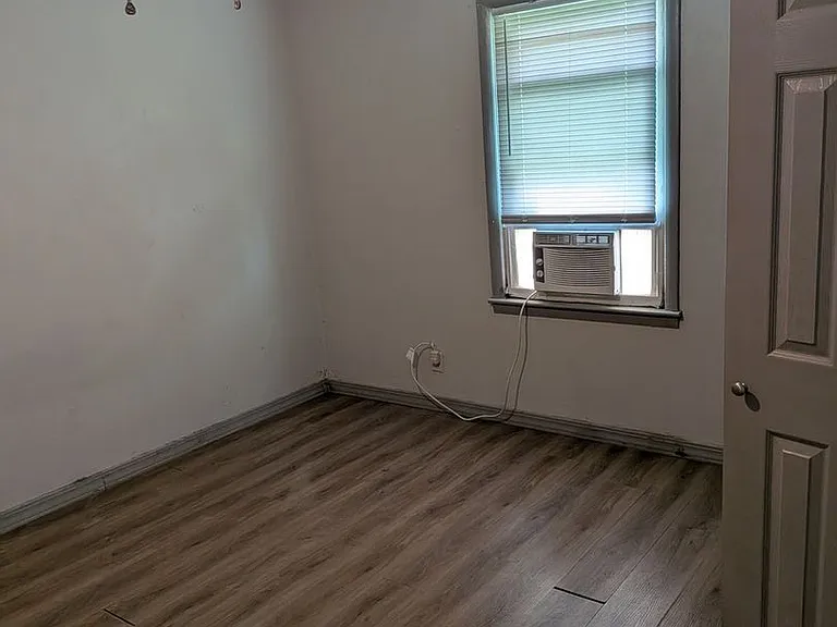 218 Cornelius Ave — Photo 4