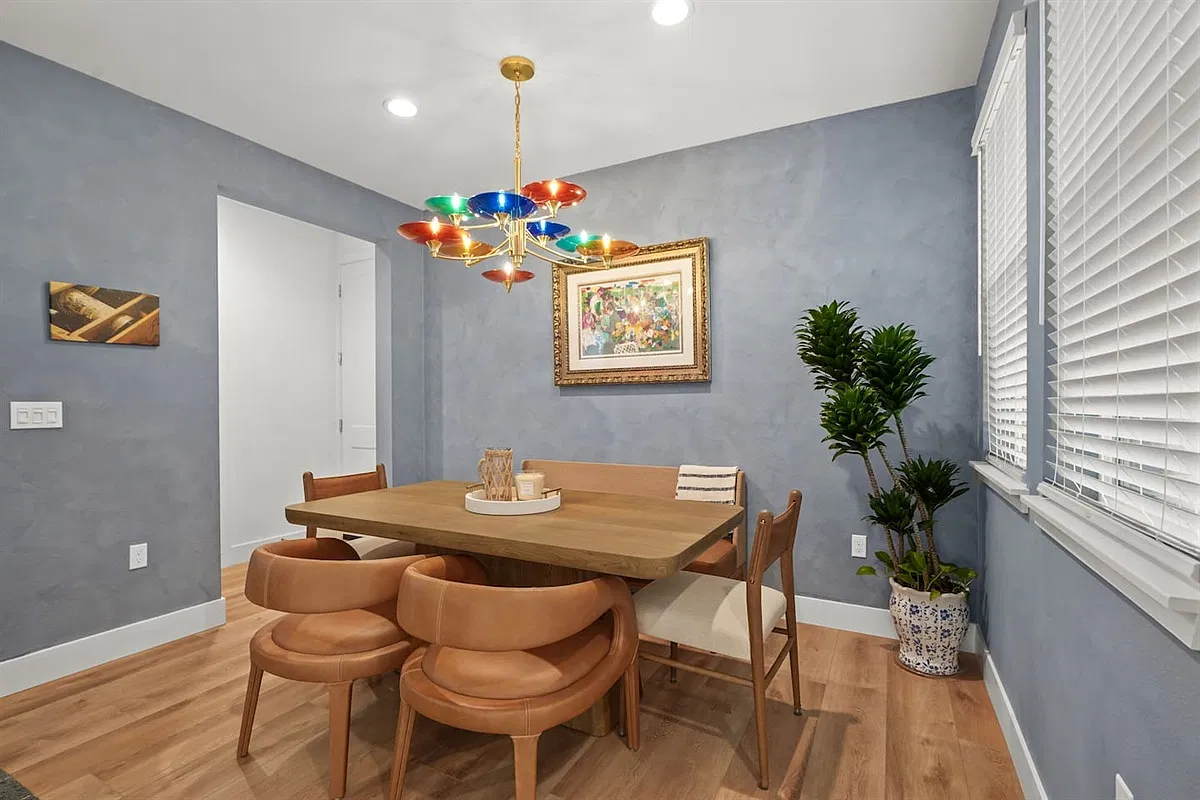 4 bed, 2340 sqft, $9,000 — Photo 3