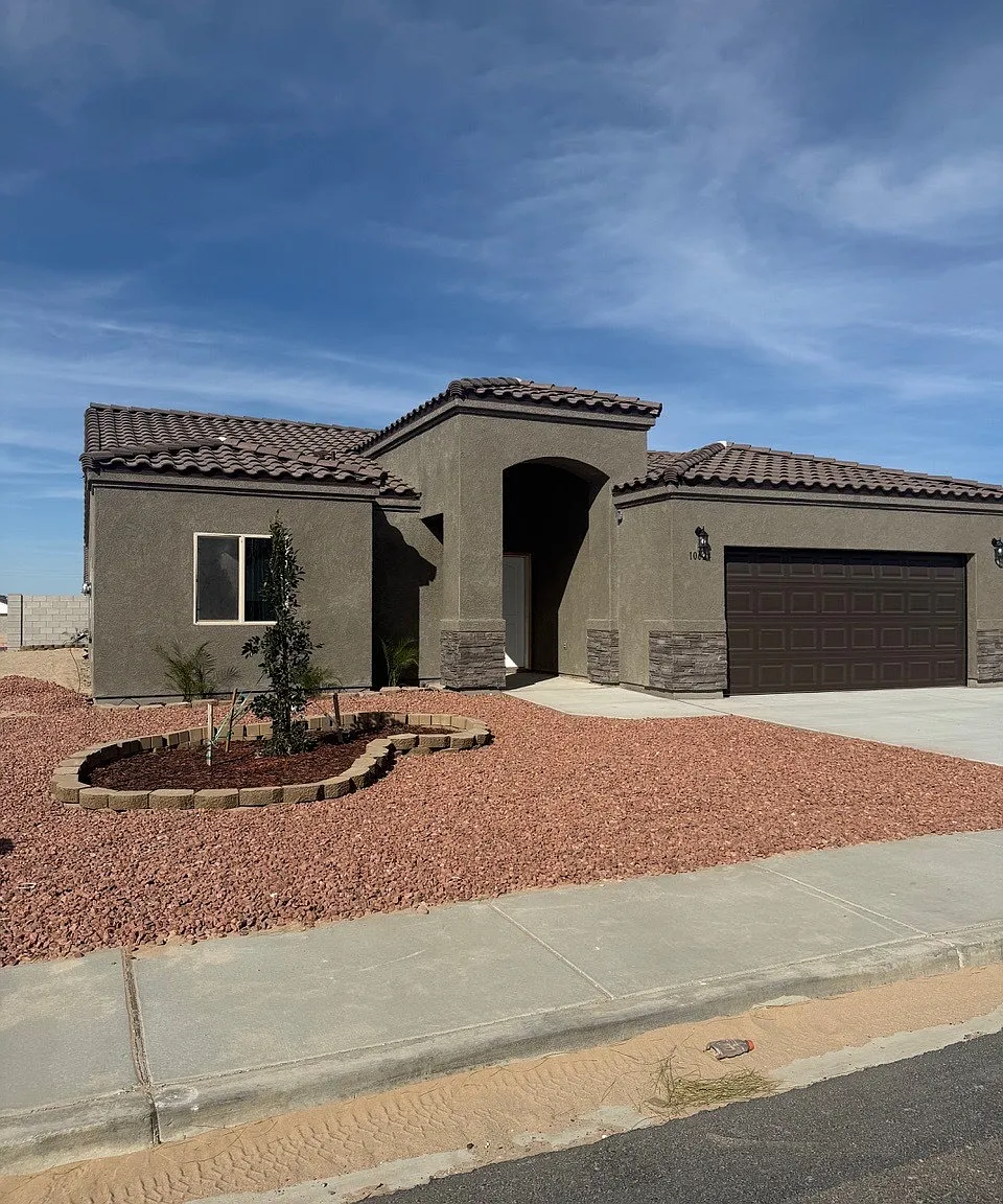 4 bed, 2.0 bath, $2,000 — Photo 2