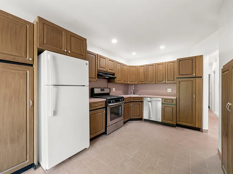 8 Cooper Pl #2 — Photo 13