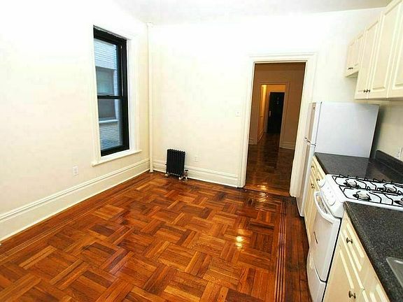 3rd image of 2708 Broadway APT 5