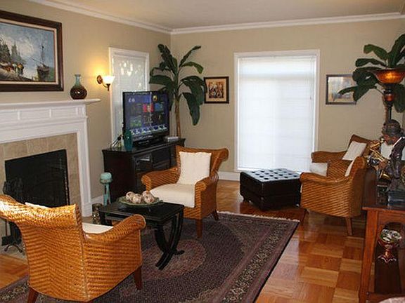 2nd image of 7 Seville Way APT 4
