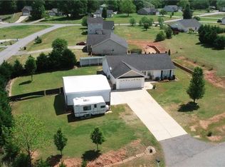 1 Sturbridge Ct, Belton, SC 29627