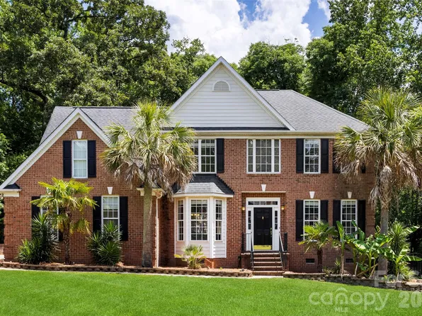 6520 Hollow Oak Dr, Mint Hill, NC 28227