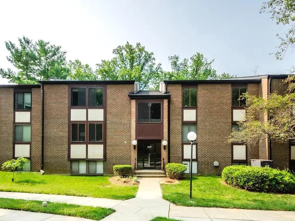 9737 Kings Crown Ct APT 202, Fairfax, VA 22031