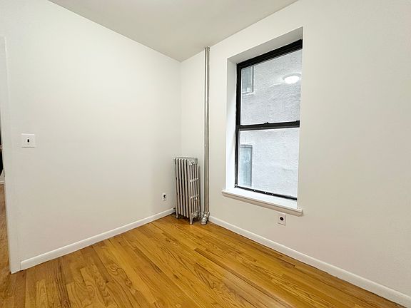 3rd image of 146 E 98th St APT 8
