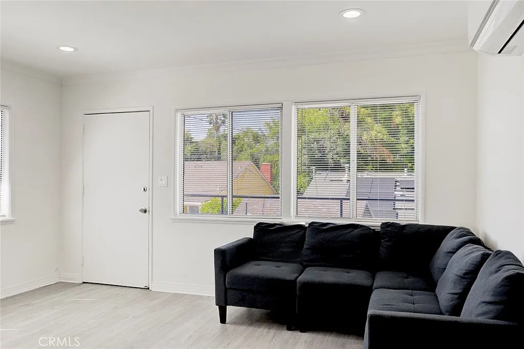2 bed, 700 sqft, $2,800 — Photo 4