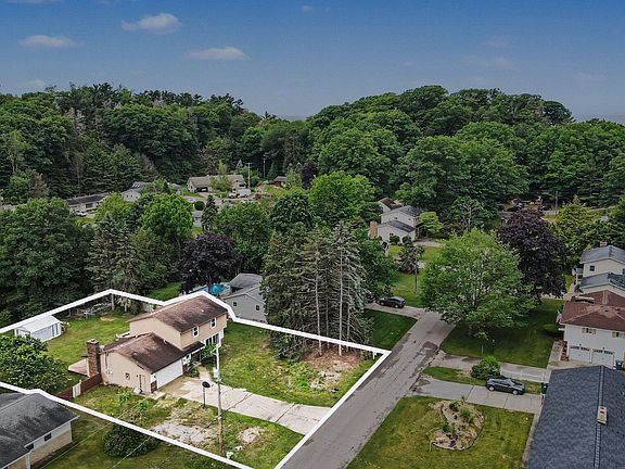 5th image of 1915 Shorewood Dr