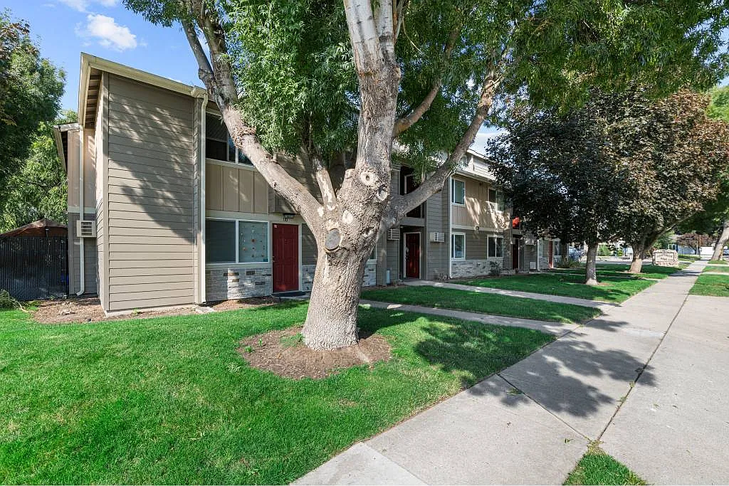 Jefferson West — Photo 4