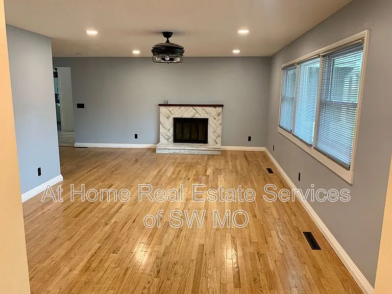 2322 E Langston St — Photo 2