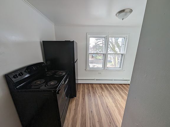 3rd image of 1805 Riverview Dr APT 3