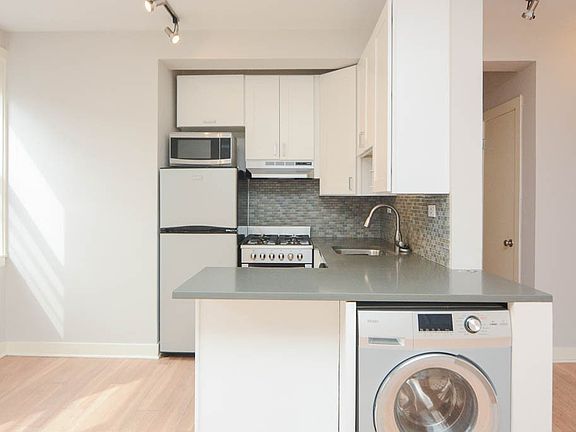 5th image of 511 W Belmont Ave #82