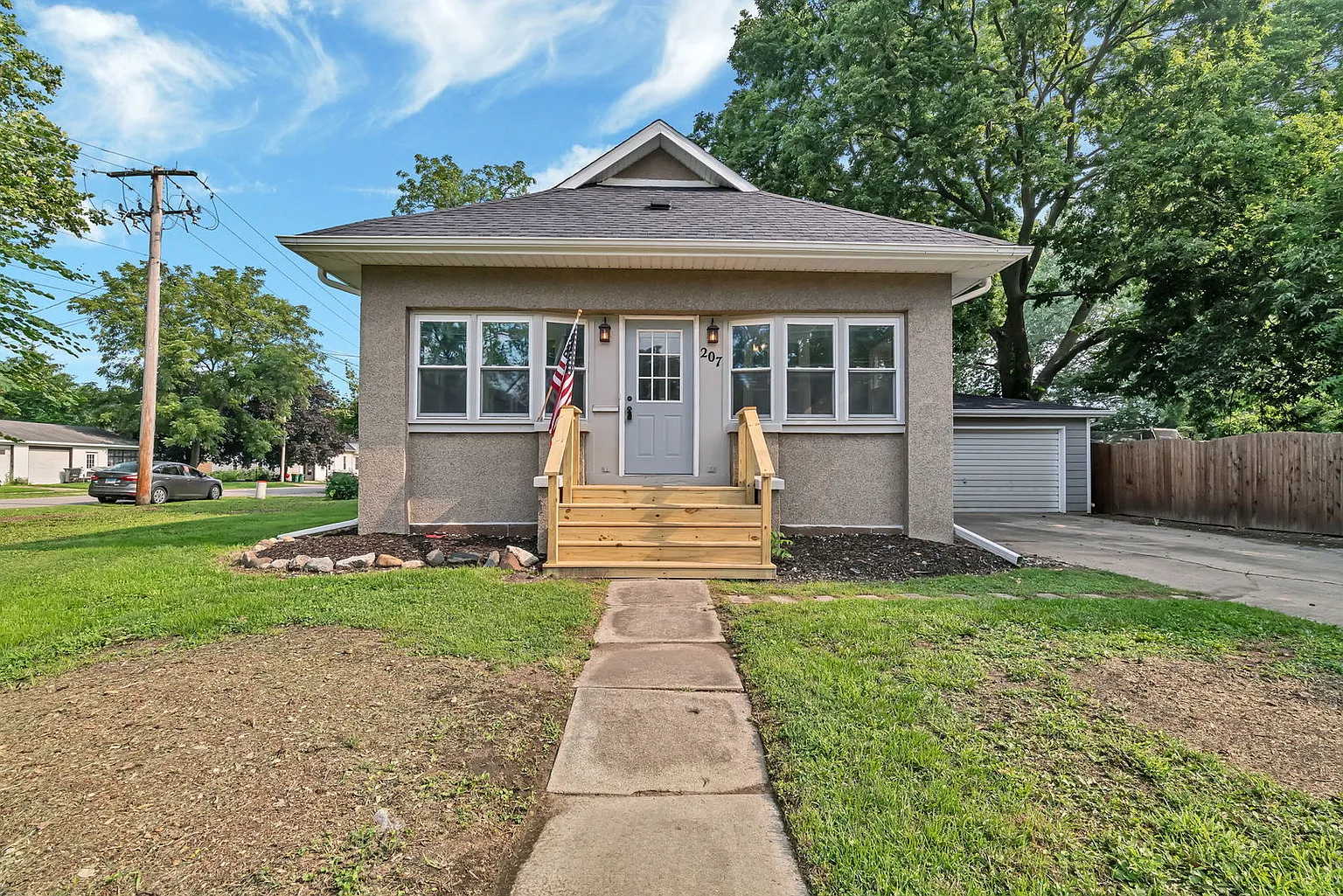207 E Union St photo 1