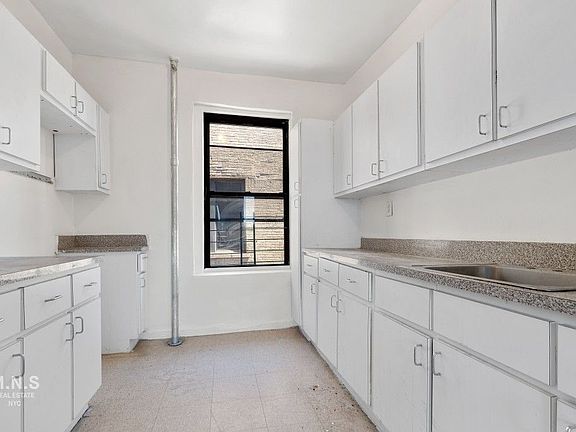 4th image of 20 Laurel Hill Ter APT 4E