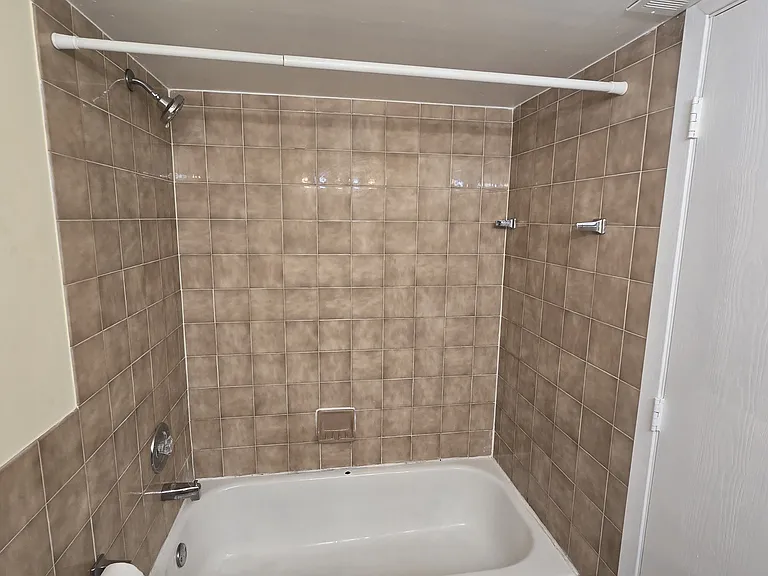 1415 N Sterling Ave #202 — Photo 10
