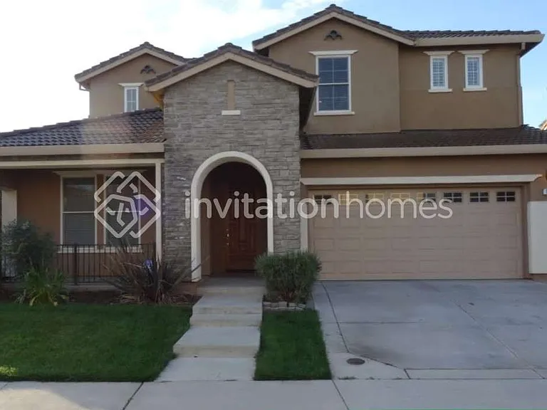 1667 Montrose Ln — Photo 1