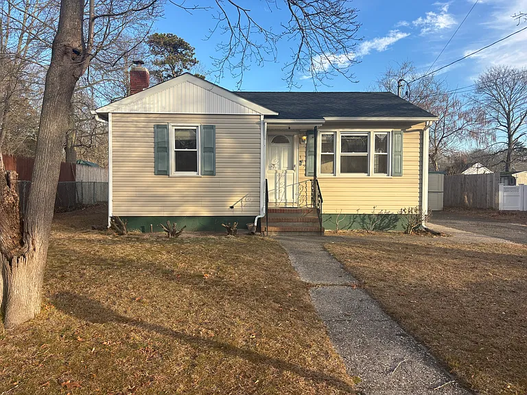 Chapel Ave — Photo 1