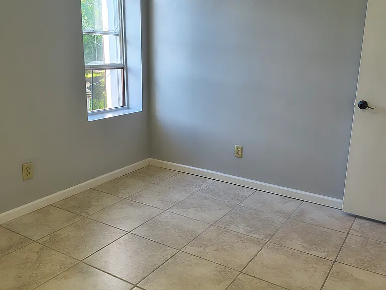 409 E Commercial Ave #R — Photo 10