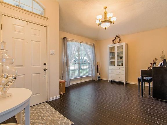 3rd image of 804 Bray St