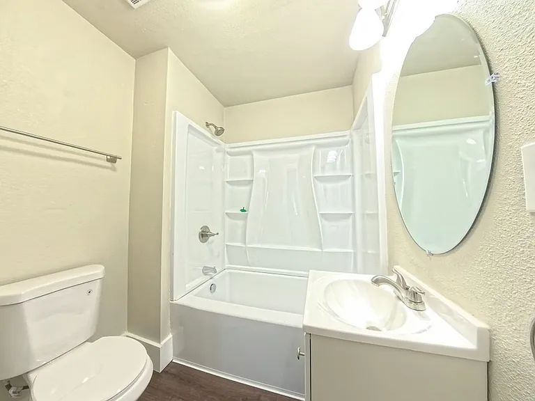 511 W State St — Photo 19