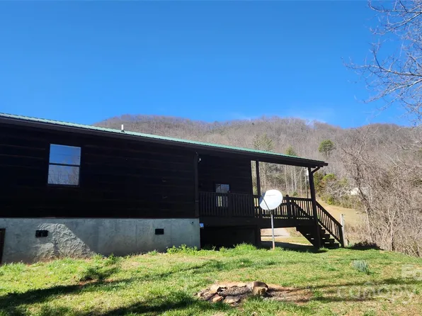 104 Timbuktu Rd, Sylva, NC 28779