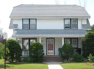 30 S Corona Ave, Valley Stream, NY 11580