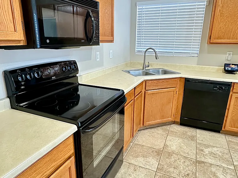 3250 W Golden Ln — Photo 11