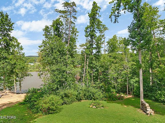 5th image of 528 Siever Rd