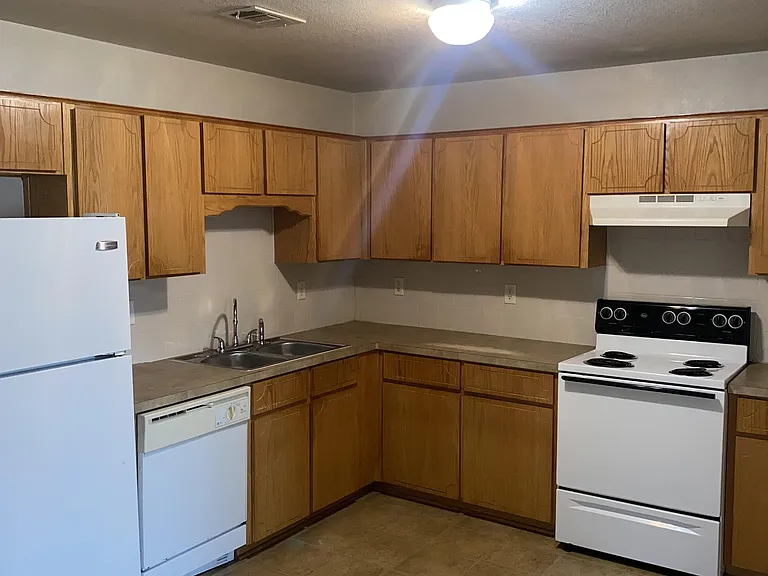 511 Manhattan Dr #A — Photo 3