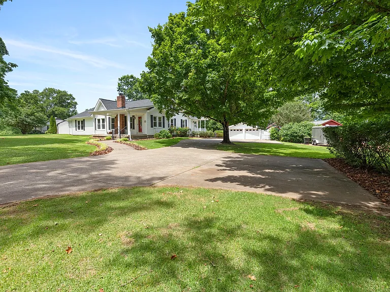 3228 Lakeshore Dr — Photo 8