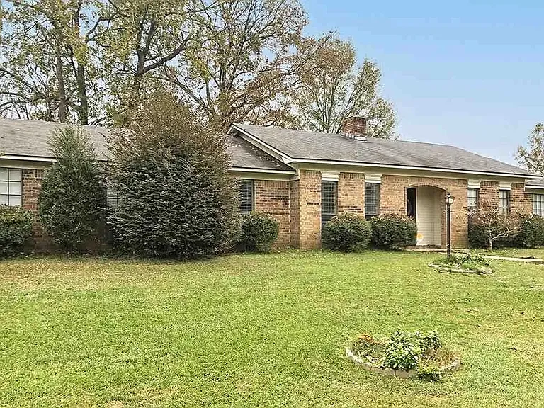 6204 Polly Dr — Photo 2