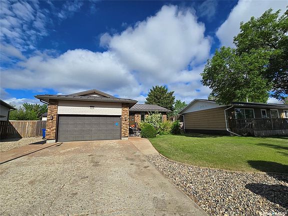 2nd image of 119 MONTGOMERY CRESCENT