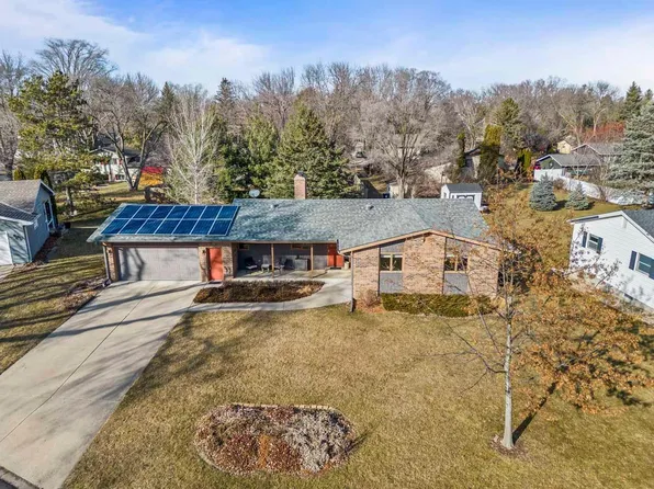 932 Prospect Ct, Northfield, MN 55057