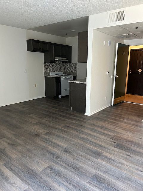 1st image of 1018 W 83rd St APT 204