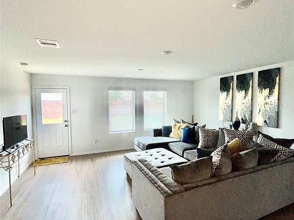 2nd image of 1424 Twilight Green Dr
