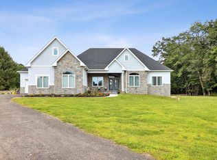 15 Molleur View Dr, Beacon Falls, CT 06403